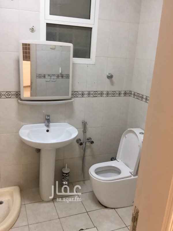 1739288 شقة عوائل ارضية اربع غرف وصاله مكيفات ٢ سبيلت ٢ شباك وواحد صحراوي وبها حوش صغير ومستودع وغرفة غسيل