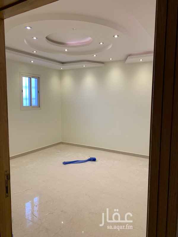 1693251 شقة بالدور الثاني فيها حوش غرفتين ومجلس ومطبخ ودورتين مياه مكيفات اسبيلت راكبة ومطبخ راكب