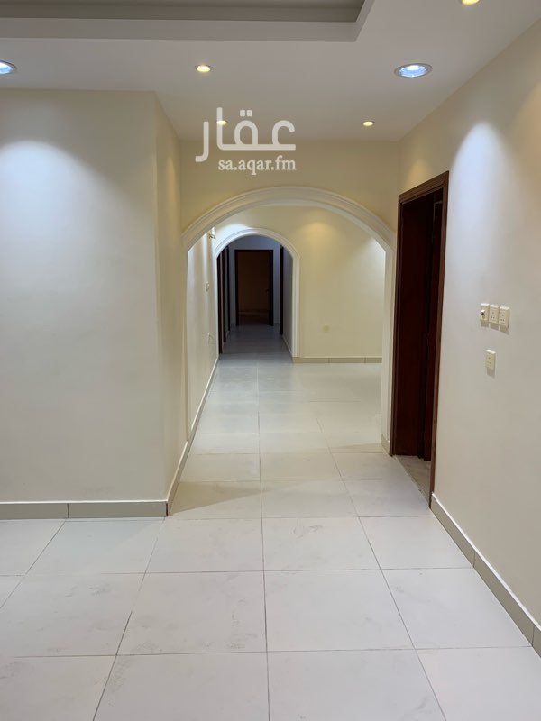 1470435 شقة للايجار
مجدده بالكامل
مغيره الارضيات والحمامات
خمسه غرف
ثلاث حمامات
صالتين
غرفه غسيل
غرفه شغاله