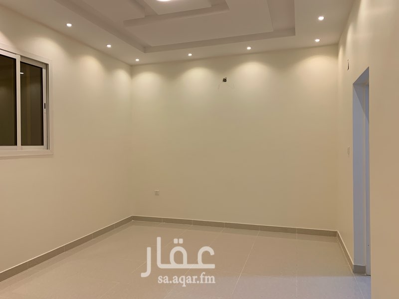 1634925 فيلا للبيع مستخدمة تقريباً 9 سنوات ولكن شبه جديده نظيفه جداً وخاليه من اي عيوب بناء شخصي فاخر ومضمون واجهه حجر وارضيات رخام وضمانات على البناء موقع ممتاز جدا وفي افضل مربعات الياسمين مربع 15
الدور الارضي مجلس وصاله كبيره ومقلط ومطبخ وحوش ومدخل سياره وغرفة سواق.
الدور العلوي 5 غرف وصاله. والسطح غرفة خادمة وغسيل.
للبيع مليون و 600 الف.
للتواصل : 0534502222