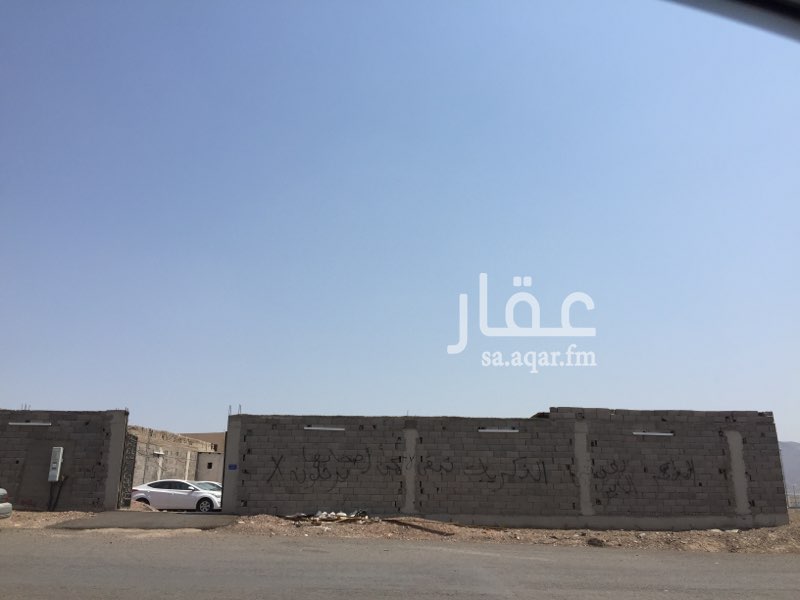 1152785 الموقع حمراء الاسد المدينة المنورة
حوش مجهز ينفع ورشة او مستودع
يوجد بها مظله كبيره زنق
ويوجد بها غرفه وحمام ومطبخ
شهري 3000 ريال