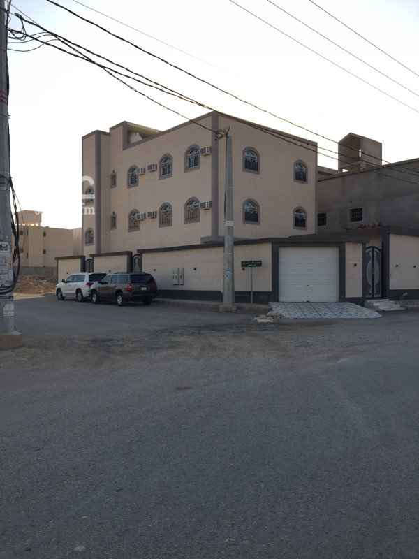 1748979 للبيع فيلاء سكنيه شارعين شرقي جنوبي مساحه ٤٠٥م دور واربع شقق الشقق مؤجره ب٤٠الف البناء شخصي ومضمون وتحت اشراف هندس