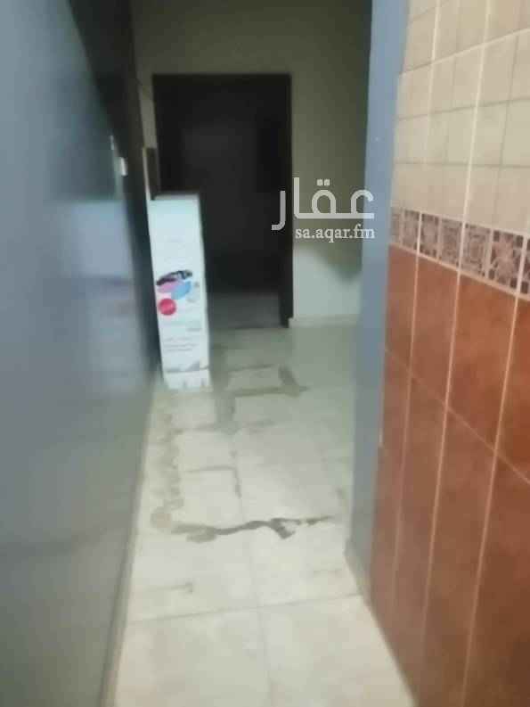 1707801 غرفة وصاله ومطبخ وحمام مكيفات ومطبخ راكب حي الملك فيصل شارع الكهرباء دور اول علوي قريبه من المسجد والمدارس شارع حيوي قريبه من السدحان وخالد بن الوليد