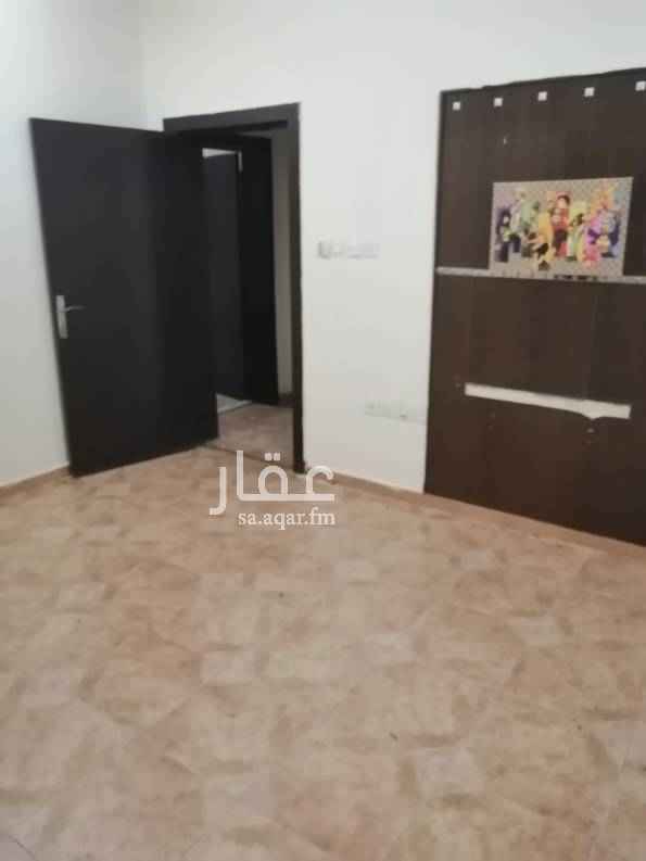 1717658 ثلاث غرف وصالة ومطبخ وحمامين مكيفات ومطبخ راكب حي الملك فيصل شارع سعود الكبير مع الفضول قريب من الملك عبدالله وشارع خالد بن الوليد والسدحان والعثيم وماما نوره يوجد بها عامل نظافة ومصعد ومكيفات ومطبخ راكب