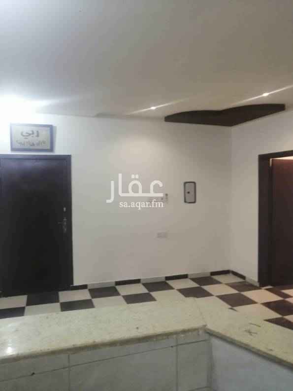 1764061 غرفة وصاله ومطبخ وحمام مكيفات ومطبخ راكب حي الملك فيصل شارع البهاء زهير قريبه من المسجد والمدارس شارع حيوي قريبه من شارع الكهرباء والسدحان يوجد بها عامل نظافة