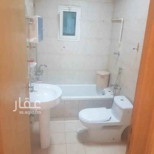 1746674 شقة ٣ غرف و دورتين مياه، مطبخ راكب مساحة كبيرة و نظيفة جدا تم تجديدها من قبل المالك و صيانتها بحي الروابي على شارع الزبير.بن العوام