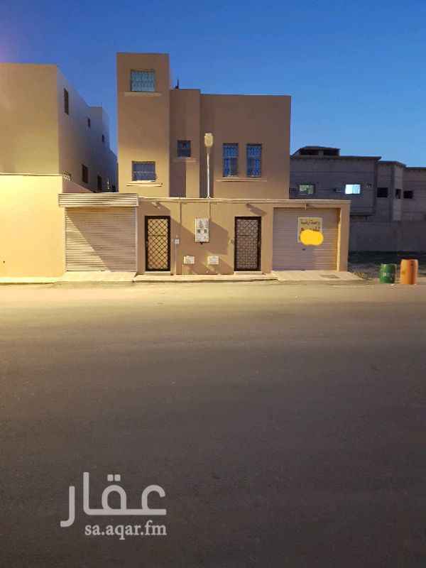 1352198 شقة أرضية مكونة من ٤ غرف و٣ دورات وصالة ومطبخ ومستودع شبه عمر العقار ٦ سنوات الشقة شبه جديدة في حي روضة الافق ببريدة