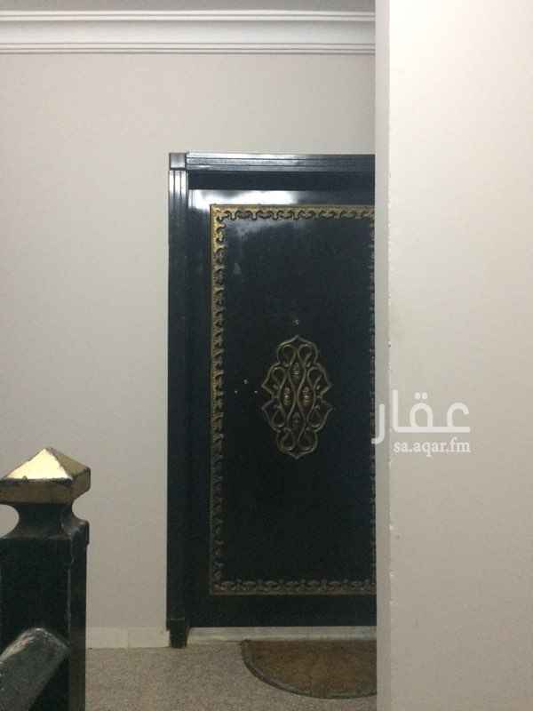 1508962 شقه ايجار حي الربيع الشرقي ٣ غ وصالة ٢ دورات مياه مطبخ مكيفات راكب شقه في السطح