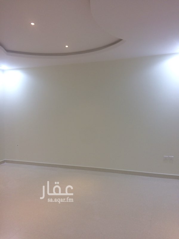 1674863 شقه حي الربيع الشرقي ٣ غ وصاله ٢ دورات مياه مطبخ مكيفات راكب