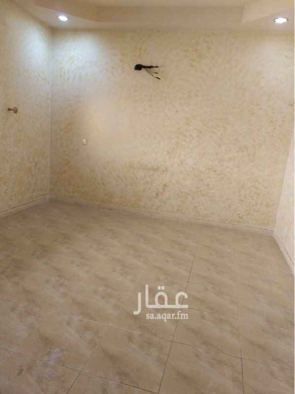 1583376 شقة 5 غرف و صالة و 3 دورات مياة الدور الاوضي مستخدمة على دفعتين فقط والمياء مع المستاجرين قريبة من مسجد بكة والخدمات قريبة جدا