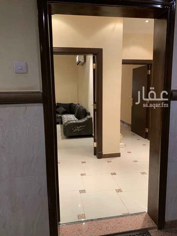1584595 شقة للبيع في الطابق الاول
٣ غرف نوم - ٤ دورات مياة - مطبخ - مجلس - صالة - غرفة غسيل - غرفة خادمة . مع الاثاث .