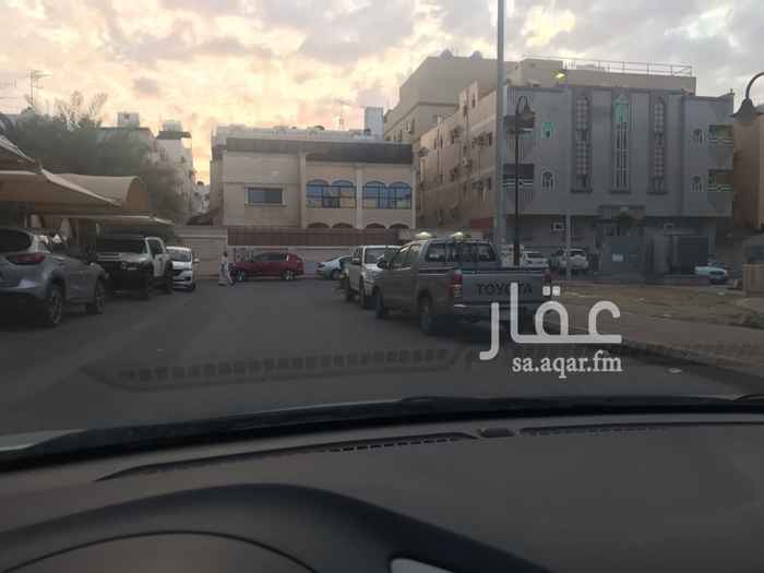 1401090 للبيع فيلا منطقت عماير في حي البوادي شارع 16 مدخل مباشر من شارع قريش وحديقة وجهة شرقية
مطلوب 2مليون نهايى