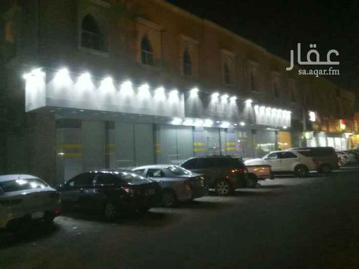 1735203 معرض تجاري مجهز بواجهات زجاجية وكلادن