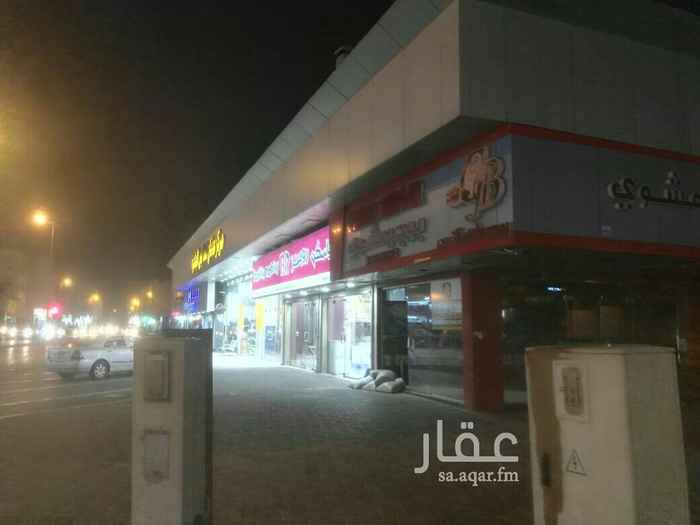 1743659 معرض تجاري ناصية على شارعين مجهز بواجهات زجاجية وكلادن