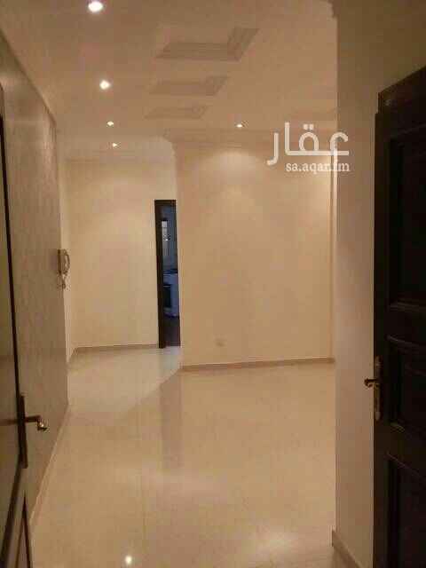 1689931 شقه للايجار ثلاث غرف وصاله ومطبخ اصلي دوره مياه الشقه اماميه مدخلين في حي المروه الحرمين خلف مخازن المملكه المطلوب 2000 الف