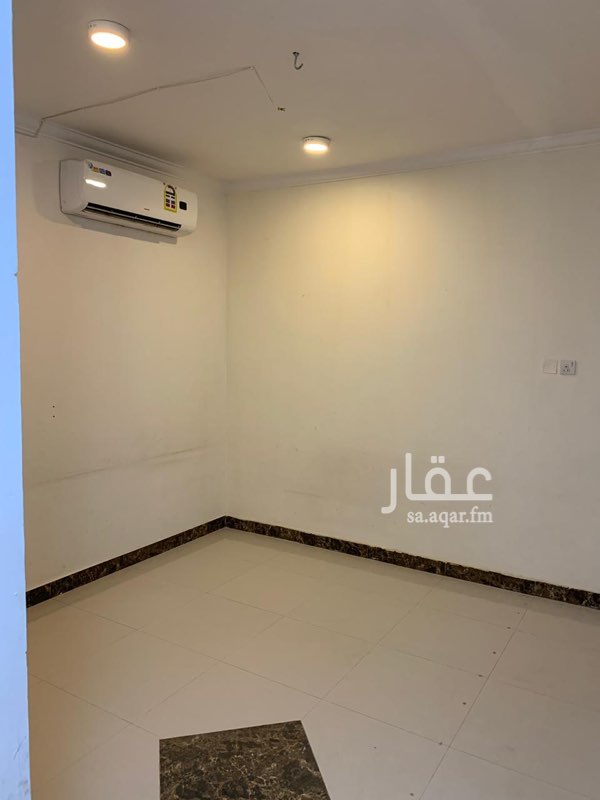 1729054 دور علوي 3 غرف وصاله ومطبخ امريكي وحمامين نظيفه تماماً