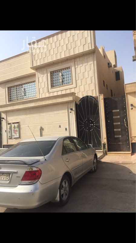 1669530 شقه للابجار في حي عكاظ في الدور الثاني مكونه من ثلاث غرف وصاله ومطبخ ودورتين مياه بعداد مستقل ومدخل مشترك بايجار سنوي بمبلغ 12500 ريال