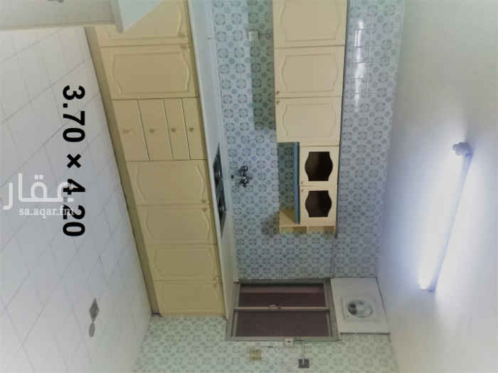1723189 للإيجار شقق سكنية في الخبر (مدينة العمال) بالقرب من جميع الخدمات ، الشقق مكونة من (غرفتين ، صالون ، مطبخ ، دورة مياه ، بلكون). الخدمات (حراسة أمنية ، عدد 3 مصاعد ، مواقف خاصة بالبرج ، نظام أمن وسلامة وأجهزة إنذار). موقع متميز بداية مدينة الخبر ، المبنى على 3 شوارع.