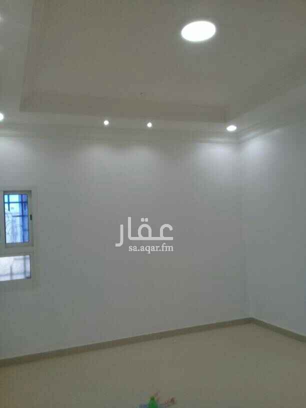 1755474 شقه غرفتين ومجلس ومقلط وصاله ومستودع وحمامين ومطبخ نظيفه جدا مطلوب عائله خفيفه