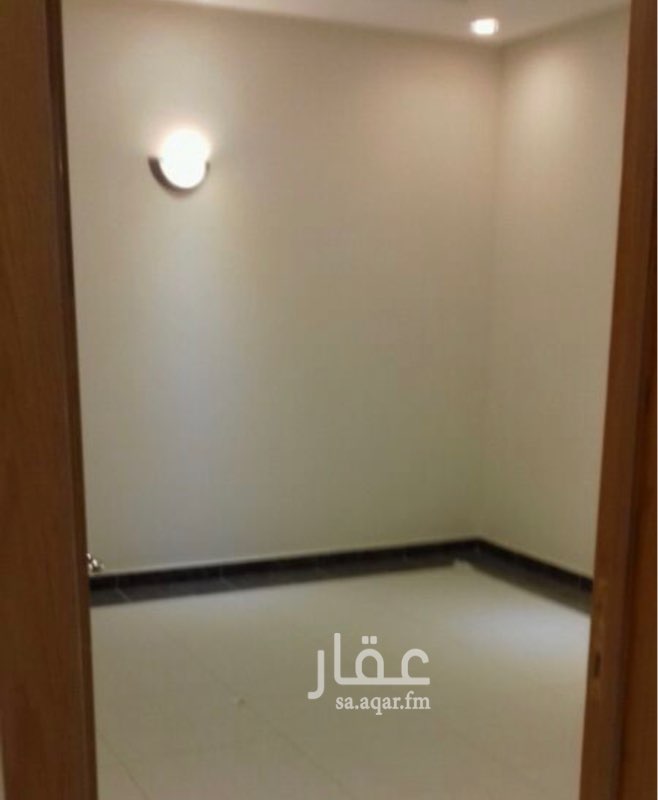 1572681 شقه مساحتها 180 م تحتوي على
5 غرف
3 دورات مياة
مكيفات سبيليت
مطبخ راكب
سطح خاص
مصعد
الجيران رائعون ومحترمون جداً
للمفاهمه
ج/ 0543606335
او مكتب العقار
0569997533