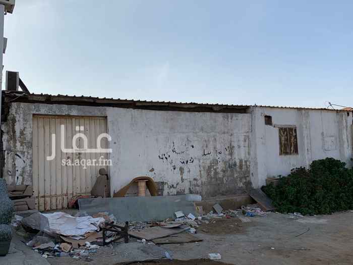 1364140 مستودع مساحة ٥٠٠ متر وسكن عمال يوجد به كهرباء وماء - حي النزهه - شارع الامل