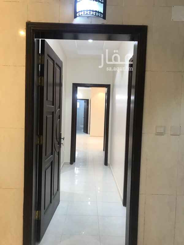 1555401 شقتين للإجار حي القرينية جنوب جده- خلف محطه بن سريان وسوبر ماركت الرحيلي 4 غرف وصاله ومطبخ و 3 او 2حمامات. جديده