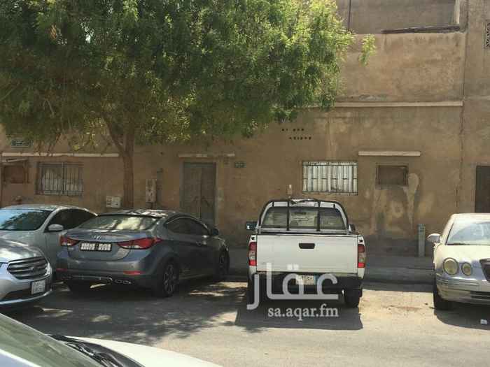 1140265 بيت للايجار زاويه وموقع مميز مناسب للشركات والمؤسسات قريب من جميع الخدمات يحتوي على 12 غرفه كبيره و 10 دورات مياه ومطبخين ويحتوي مساحات اخرى ملائم سكن للعمال