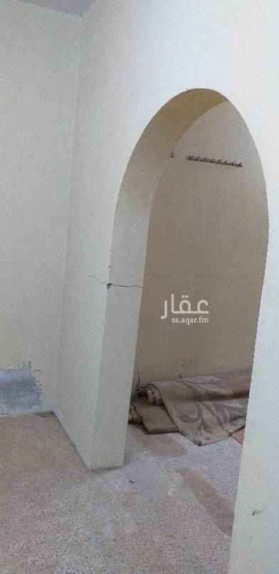 1660275 استراحه بالجبل موقع مميز جدا مطل علي النظيم قسمين قل قسم مجلس وغرفتين ومطبخ وحمام وجميع الخدمات واصله مساحه الملاحق ٢٣٥ متر والسعر قابل للتفاوض