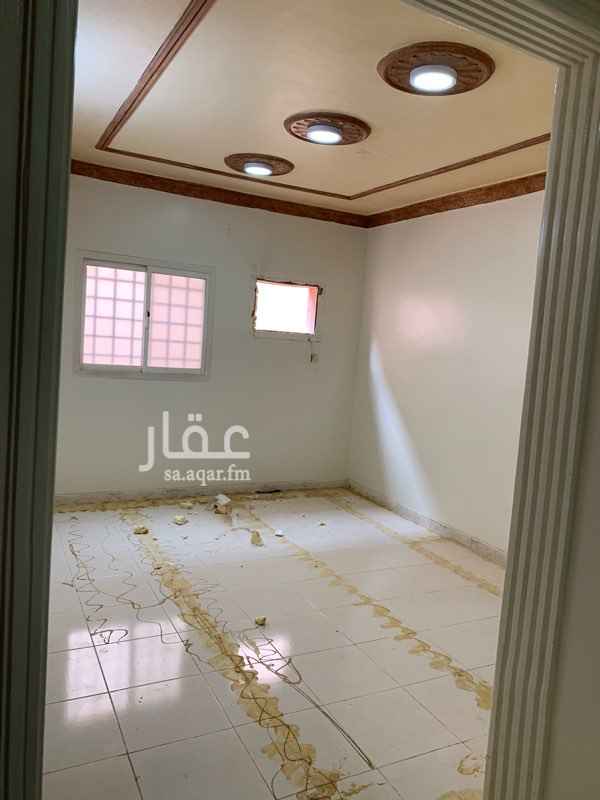 1696176 3 غرف
ودورتين مياه
صالة
مطبخ
وباب فاصل بين قسمي الرجال والنساء
وعداد مستقل