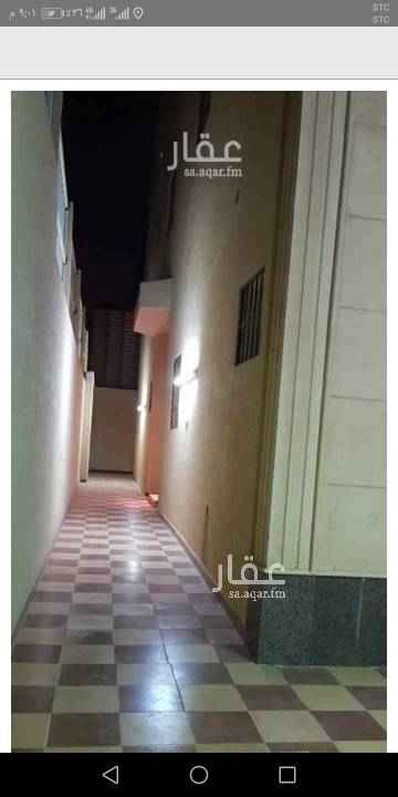 1726759 فلة الايجار
مجلس مقلط وملحق حوش مدخل سيارة غرفة سايق
فوق اربع غرف نوم وصاله مكيفات ومطبخ راكب مكيفات اسبليت