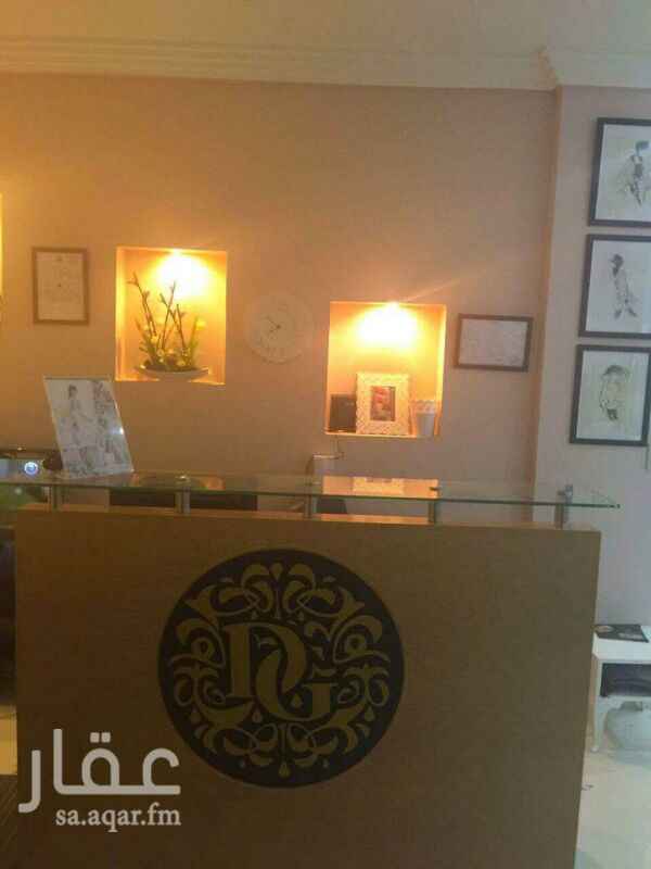 1247769 مشقل نسائي بكامل معداته للتقبيل .0535682768