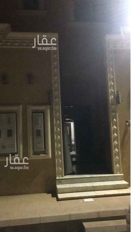 1735611 دور ارضي يتكون من 3 غرف نوم ماستر ،مجلس رجال،مجلس نساء،مقلط ،مطبخ ،مستودع
اضافة الى ثلاث شقق