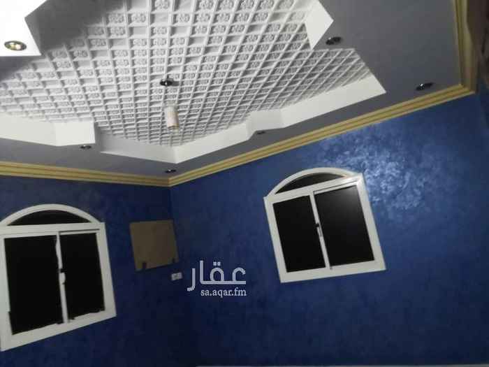 1644002 غرفتين نوم وصالة ومجلس ومقلط ومطبخ ودورتين مياه عداد كهرباء مستقل. يوجد تأمين ٢٠٠٠ريال المياه تقسم على الشقق المؤجر ه كل شهر