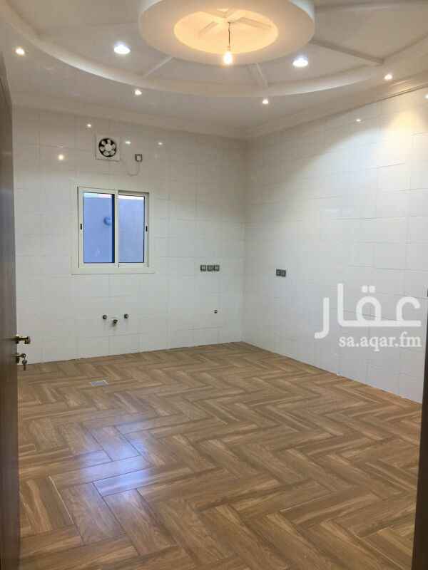 1290860 ملاحق للايجار في حي المواج قريبه من البرج ومستشفي آلملك عبدالله خمس غرف وصاله وسطوح كبير ومركب المكيفات ستفسار وتس اب 0535980021