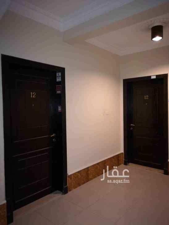 1749173 شقه دور ثاني ويوجد مصعد مدخلين مكونه من. غرفتين نوم +حمام رئيسي +مطبخ مفتوح علي الصاله +صاله +مجلس كبير +حمام مجلس +غرفه شغاله صغيره +غرفه مغسله صغيره. الشقه بدون مطبخ راكب وبدون مكيفات لاكن تجهيز المكيفات اسبلت وهذا للعلم.
للتواصل فون او واتس 0536021116 ابو فهد.
