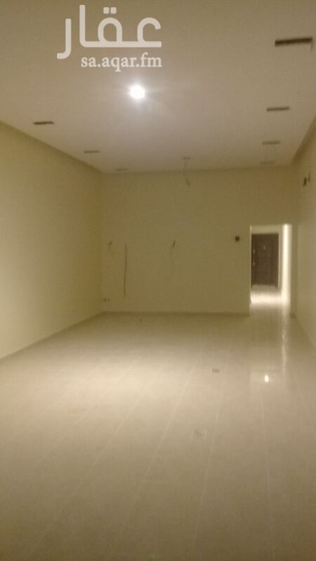 1224030 للإيجار محل تجاري مميز + مستودع خلفى .