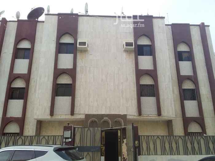 1752205 شقه للايجار في حي السلامه تتكون من /
اربع غرف
وصاله
وحمامين
ومطبخ
الدور الثاني بدون مصعد
قريبه لشارع اليمامه