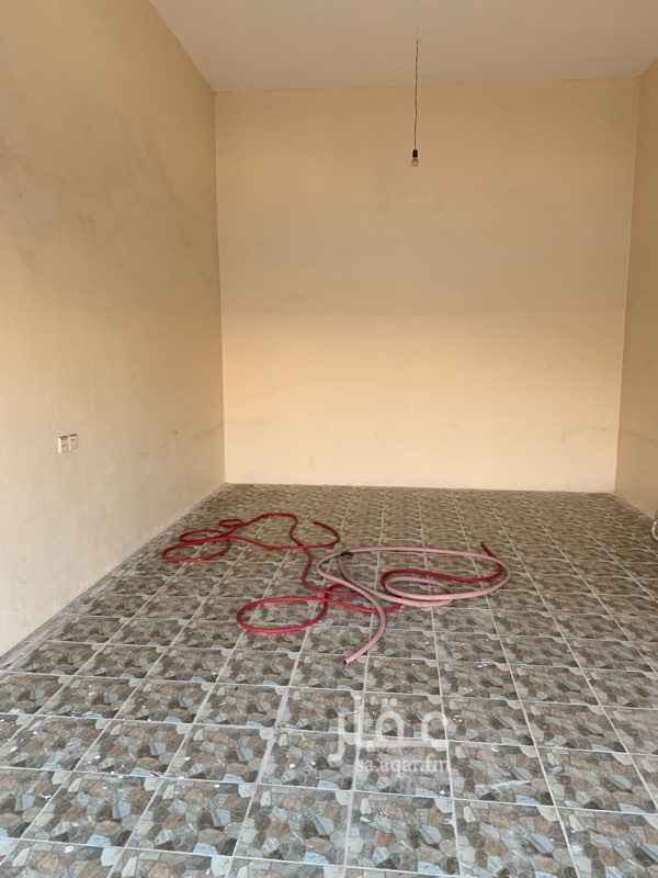1577669 محلين بجانب بعض لتاجير مساحة المحل الواحد يساوي ٣٠ متر
سعر التاجير للمحلين ب ٨٠٠٠ الاف سنوي