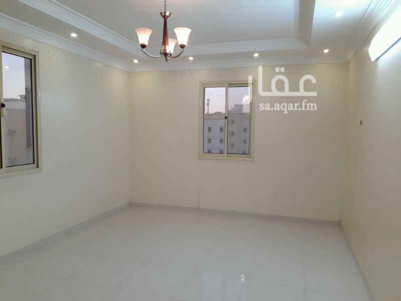 767820 شقق صغيرة للإيجار امام مستشفى النساء والأطفال وقربها من أسواق العثيم وبن داوود
الاجار شامل الكهرباء . الماء . الغاز
يوجد مصعد وسطح يخدم الساكنين