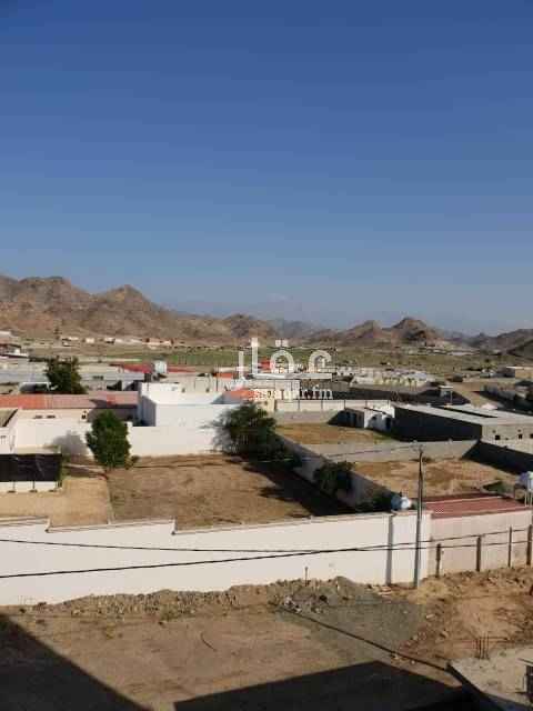 1485328 استراحة عبارة عن جزئين من فصلة
جزء مكون من عدد ٢ غرفة مساحة ٥×٤ ومطبخ ودورة مياه
جزء مكون من غرفة ٥×٤ ودورة مياه
دكتين خارجية .
مكيفات اسبلت في جميع الغرف
الاستراحة مؤثثة .
يوجد زراعة ويوجد بير ارتواز لمن يرغب عمل نجيلة لكامل الاستراحة .
الموقع مخطط الجوهرة تقاطع خط الخواجات مباشرة مع الحسينية.