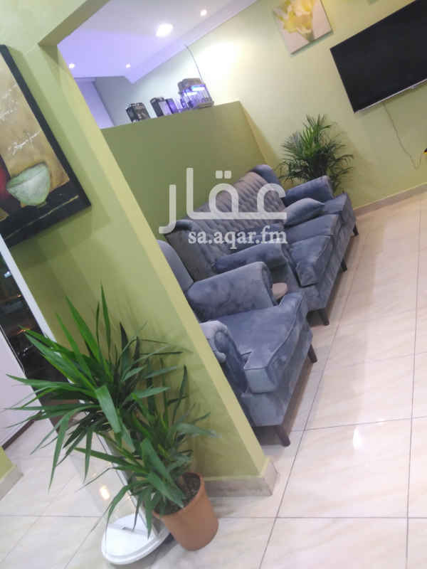 1763043 صالون الحلاقة لتقبيل الرياض مميز جدا وجديد مصمم من أفخر ديكورات يحتوي عن 5 كراسي مقصامين ViP إيجار المحل 14 الف كل 6 اشهور عقد المحل 5 سنوات مساحة المحل 75 متر باقي على الأجر 4 اشهور بدون عاميل الحي الروبي شرق الرياض الاستفسار وتساب 0536557156 او الاتصال