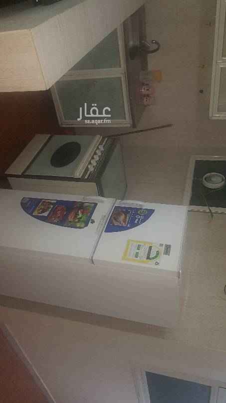 1672729 شقه للايجار بجده حي الربوه غرفه وصاله حمام مطبخ مفروشه بالكامل ٢٠٠٠ شامل مويه وكهربا وانترنت عماره بقا مصاعد بها مواقف خاصه بها عمال نظافه وتوصيل قريبه من الخدمات قريبه من حراء من الكورنيش من المطار بدون مكتب بدون تأمين