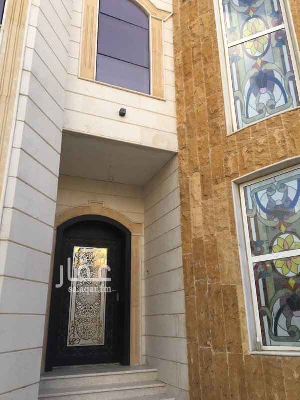 1680801 فيلا للبيع الوسام ١المساحة ٥١٥ م٢جديدة بناء شخصي دورين وملحق وبدروم مفتوحة على بعض بدرج حلزوني وملحق بمدخل خاص والبدروم مفتوح بمساحة المبنى وفيه مسبح داخلي وخزانين موية أرضية
الدور الاول : ضيافة مجلسين رجال ونساءبخدماتها ومقلط و صالة كبيرة ومطبخ
والدور الثاني :
خمس غرف بخدماتها وصالة كبيرة وسيرفس
والملحق :
ثلاث غرف بخدماتها ومطبخ وصالة ومدخلين
الفيلا واجهة واحدة شرقية قريبةمن المسجد التشطيبات النهائية مزودة بعدادين كهرباء ومكان للأصنصير وقبة وحوش ومدخل للسيارة وكميرات مراقبة وشبكة ري وغا