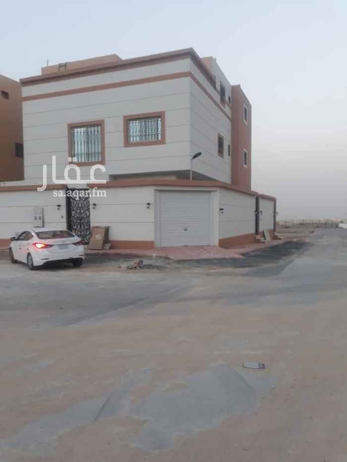 1443685 فلة المساحة ٣٠٠ م تقريبا جديدة استقبال كامل وحوش و٤ غرف نوم فوق.. وع شارعين وفلة مرتبة والسعر دفعة واحدة ع ٣٢ الف.....