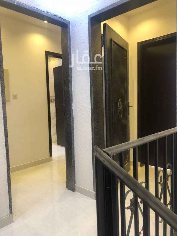 1543049 شقة جديده لم تسكن بحي الشروق (المعالي ) الدور الثالث لها طبلون مستقل وسطح مستقل مكونه من غرفتين وصاله ومجلس ومطبخ ودورتين مياه /ملاحظه / يوجد سخانات جديده بالحمامات والمطبخ الايجار السنوي ١٢٥٠٠ كل سته شهور ٦٢٥٠ للتواصل مع المالك 0536664190