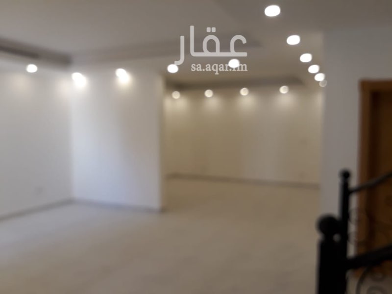 1710528 الدور الارضي:
1. صالون رجال + حمام
2. غرفة طعام
3. غرفة معيشة + غرفة طعام + حمام
4. مطبخ
5. غرفة الحارس + حمام
الدور الاول:
1. غرفة نوم كبيرة + حمام
2. غرفة نوم + حمام
3. غرفتين نوم + حمام
4. غرفة معيشة + بوفيه
الدور الثاني:
1. غرفة معيشة + حمام + بوفيه
2. غرفة نوم
3. غرفة الخادمة + حمام + غسيل