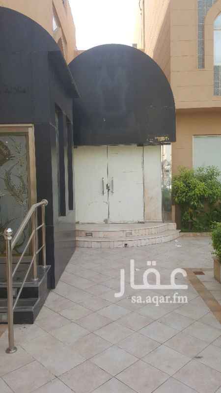 1117815 فيلا للايجار للشركات مكونة من ٣ ادوار
الارضي صالة كبيرة ومطبخ
الاول مكتبين كل مكتب بحمام
الدور الثاني مكتبين ودورة مياه
تكييف مركزي
السعر غير شامل الأثاث