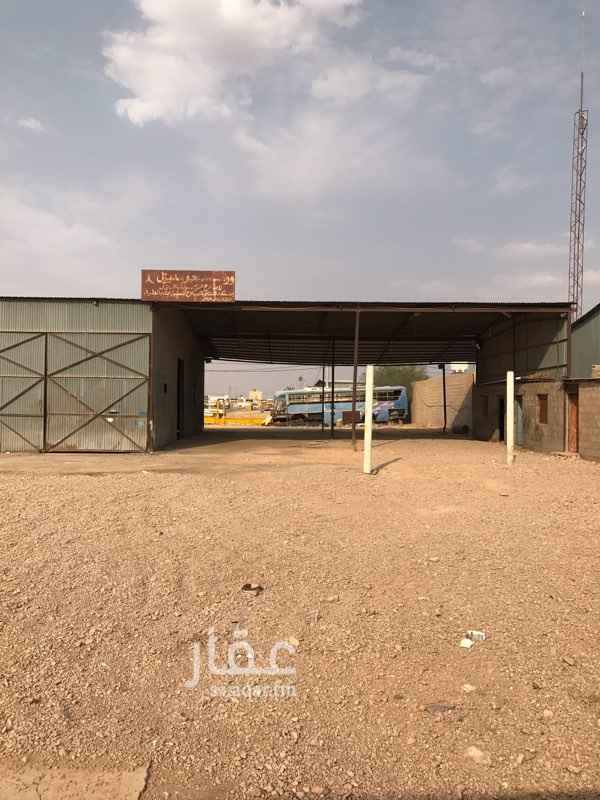 1686967 على شارع العام صرافة الرياض تكون على اليمين و امش ١٣٠ متر تقريبا وتكون على يدك الشمال
