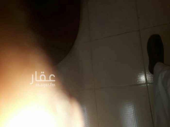 1509309 فيلا للايجار درج داخلي نظيفه جدا غرف ومجالس واسعه تتكون الدور الارضي من حوش كبير مع مدخل سياره،ومشب خارجي مع دورة مياه ،ومجلس ومقلط مع دورة مياه،صاله مع مجلس نساء شرحه وواسعة مع دورة مياه ،مطبخ راكب واسع مع مستودع،الدورالاول 4غرف نوم واحده منهم ماستر والدور الثاني غرفه غسيل مع غرفة شغاله مدخلين رجالي نسائي
الله ولي التوفيق