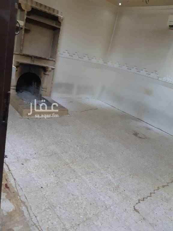 1726162 دور ارضي للايجار بحاله جيده جدا مجدد سباكه وكهرب مكيفات راكبه اسبلت يتكون من مشب خارجي مع حمام حوش كبير مجلس ومقلط وصاله ومطبخ وثلاثة غرف نوم واحده منهم ماستر